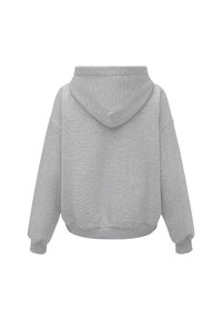 Šedá zkrácená mikina s jemnou texturou, přední kapsa typu kangaroo, oversized rukávy a kapuce se stahovací šňůrkou; minimalistický design.