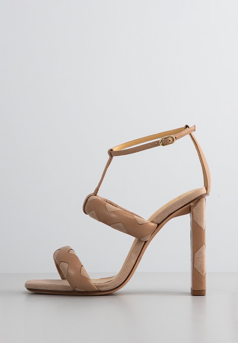 Alexandre Birman Sandalen met hoge hak taupe Alexandre Birman Sandalen met hoge hak taupe