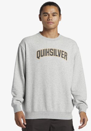 Szara bluza z miękkiego materiału, z okrągłym dekoltem i ściągaczami. Logo "Quiksilver" w czerni i złocie łukowato umieszczone na klatce piersiowej.