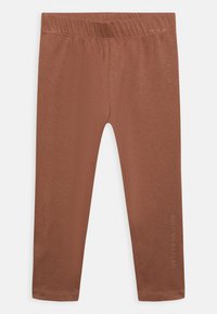 Leggings castanhos feitos de um tecido suave com uma cintura elástica. Apresenta um texto de logotipo subtil no lado. Textura suave e design ajustado.