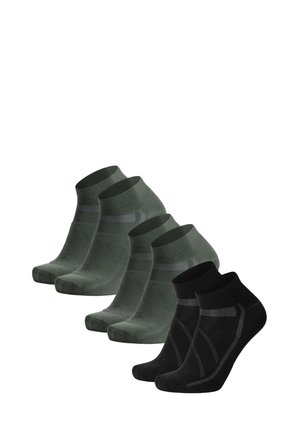 Fünf Paar Sport-Socken mit niedrigem Schnitt in zwei Farben angeordnet: drei Paar dunkelgrau und zwei Paar schwarz mit dezenten Musterdetails.