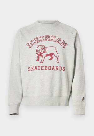 Szürke pulóver, kerek nyakkivágással, bordó bulldog grafikával és "ICECREAM SKATEBOARDS" felirattal. A ujjon egy kis fagylalt ikon található.
