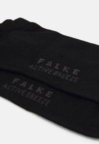 Fekete zoknik puha anyagból, a felső részén szürke "FALKE ACTIVE BREEZE" felirattal. Simára kidolgozott textúra, normál hosszúság.