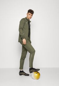 Nike Performance M NK DRY ACD21 TRK SUIT K - Fato de treino - medium olive/white