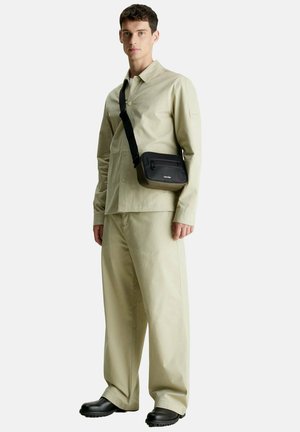 Carhartt WIP ESSENTIALS BAG SMALL UNISEX - Sac bandouli?�re - chervil/vert - ZALANDO.FR