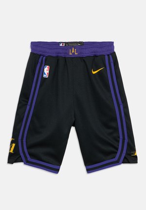 Pantaloni scurți de baschet negri și mov cu logo-urile NBA și Nike, emblema galbenă Lakers și inscripția "LAL" pe talie.