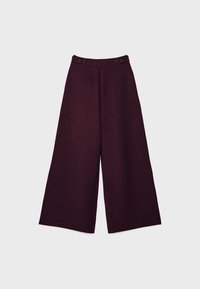 Pantalon taille haute à jambes larges en bordeaux foncé avec des détails de boutons sur le côté et des poches fendues à l'avant, présenté à plat sur un fond clair.