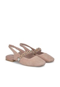 Ballerine in suede rosa con tacco basso a blocco, punta quadrata e cinturino decorato con strass. Texture liscia e design minimale.