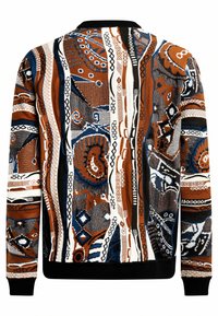 Strickpullover mit einem mehrfarbigen abstrakten Muster in Braun, Blau, Weiß und Schwarz. Verfügt über gerippte Bündchen und einen Kragen.