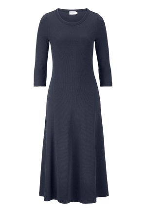 Abito blu navy di lunghezza media con maniche a tre quarti e scollo rotondo, con gonna leggermente svasata e vita aderente.