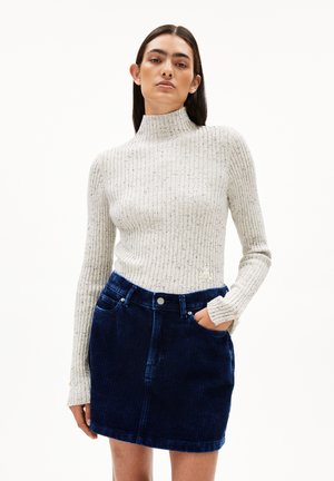 ALAANIA TWEED - Strickpullover - oatmilk-black