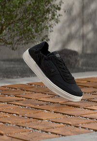Επιλέχθηκε, black