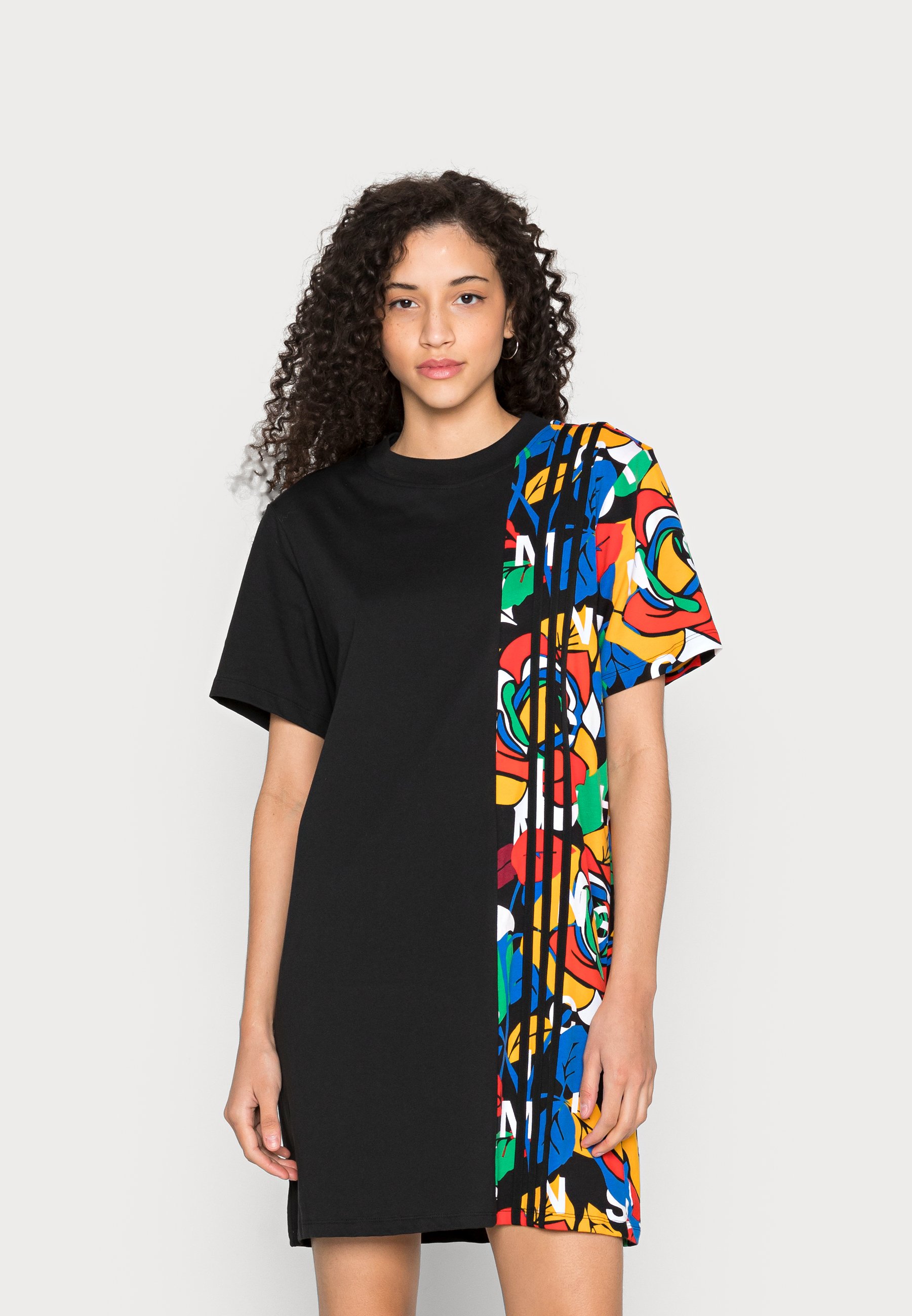 adidas RICH MNISI - Vestido ligero - black/multicolor/negro - Zalando.es