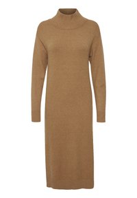 Vestido de punto con cuello alto en marrón claro. Presenta mangas largas, puños acanalados y una silueta ajustada, fabricado con una tela suave y texturizada.