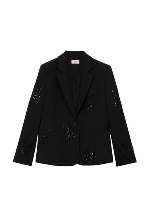 Blazer negro con diseño estructurado, tela suave y detallados adornos florales de pedrería en las mangas y el cuerpo. Cierre de un botón.