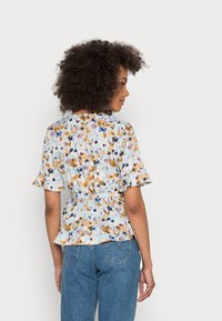 Vero Moda VMHENNA WRAP TOP - Blusa - ether maddy