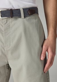 Next BELTED - REGULAR FIT - Shorts - sage green