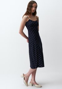 Jimmy Key PATTERNED MIDI WITH STRAPS AND SLITS - Vestito casual - dark blue