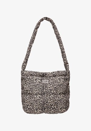 Schoudertas met luipaardprint, gemaakt van gewatteerde stof en met een lange strap, met een klein rechthoekig s.Oliver merkje aan de voorkant.