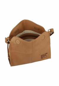 Borsa a tracolla in pelle marrone chiaro con una trama liscia, presenta un ampio interno, una tasca con zip e decorativi fori circolari sul risvolto.
