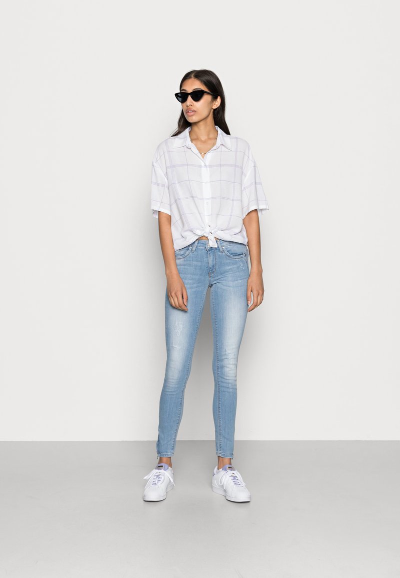 ONLY ONLKENDELL REGSK ANK ZIP - Jeans Skinny Fit - Light Blue Denim/carta Da Zucchero