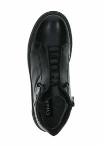 Bottines en cuir noir à bout arrondi, dotées de fermetures à lacets et à glissière latérale, texture lisse et intérieur rembourré.