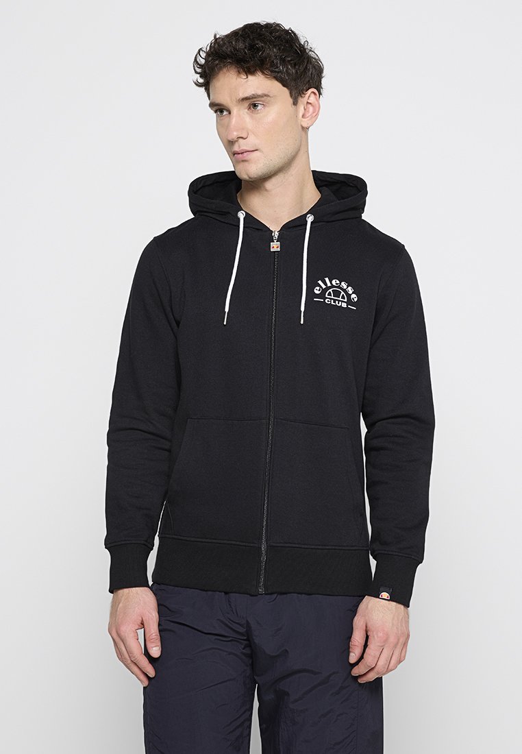 Sudadera con cremallera negra, con un bolsillo tipo canguro, cordones blancos y un estampado de logo en el pecho. Tejido suave y mangas de longitud media.