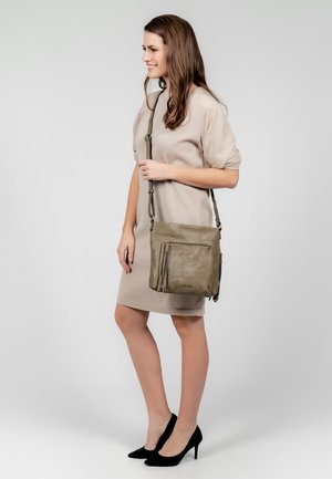 SURI FREY Umhängetasche - khaki