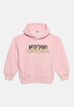 Svetloružová mikina s kapucňou a predným vreckom, čiernym textom "Moschino" a grafikou popcornu na hrudi.