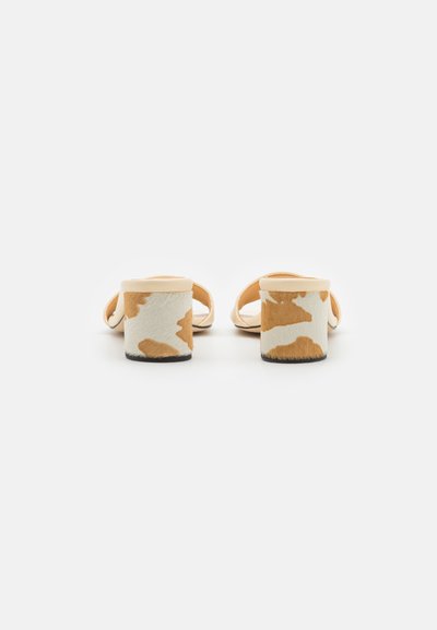 DEAR FRANCES CHAISE  - Mules med hæl - crème