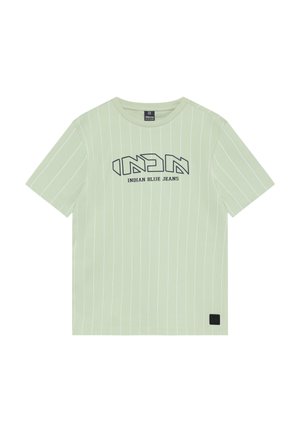 Lichtgroen T-shirt met korte mouwen en witte strepen. Voorzien van een gedrukt logo "INDIAN BLUE JEANS" in donkergrijs. Zacht katoenen materiaal.