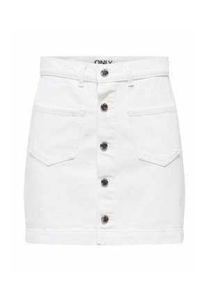 Mini-jupe en jean blanc avec fermeture à boutons sur le devant et deux poches plaquées frontales.