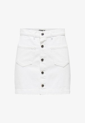 Hvit denim miniskjørt med knappelukking foran og to frontlommer med påsydde lapper.