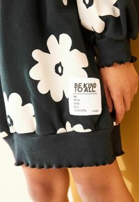 Next REGULAR FIT - Haljina s naramenicama - black white flower