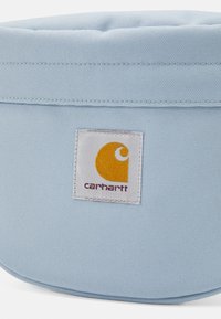 Carhartt WIP JAKE HIP BAG UNISEX - Rumpetaske - misty sky