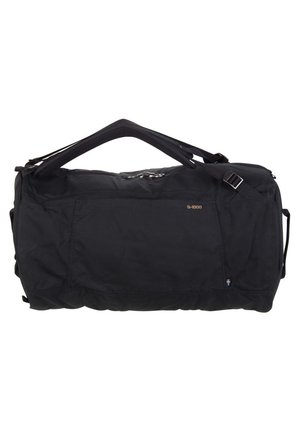 Svart duffelbag laget av slitesterkt stoff med topphåndtak og justerbar skulderrem. Inkluderer en frontlomme og merkevaredetaljer.
