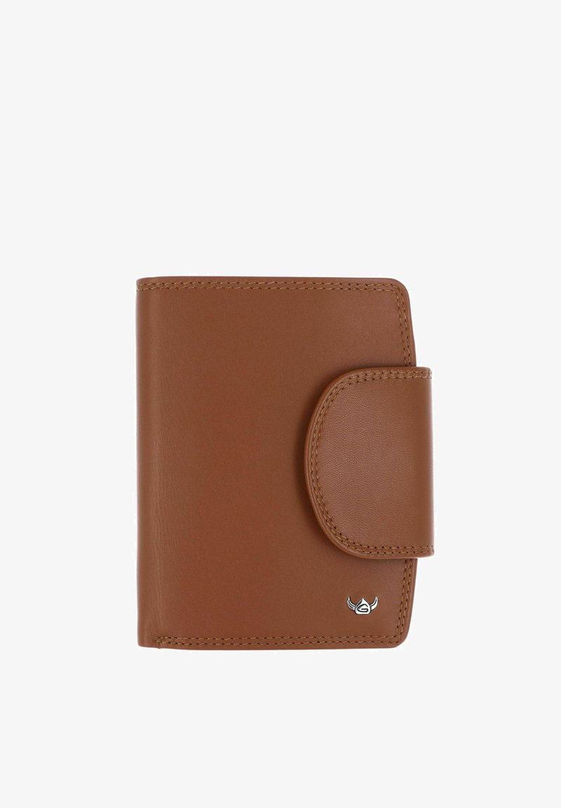 Portefeuille en cuir marron avec des bords cousus et une fermeture à bouton-pression, doté d'un petit logo métallique en bas à droite.