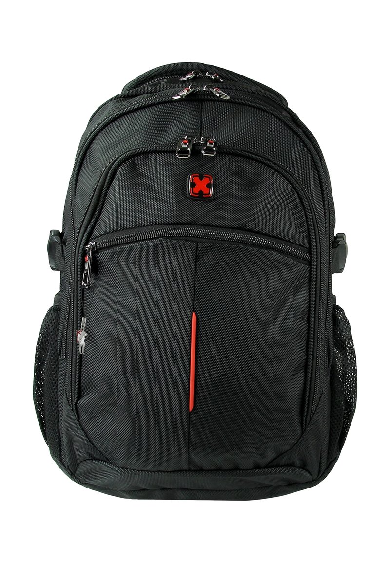 Zwarte rugzak gemaakt van gestructureerde stof, met meerdere ritszakken, een rode accentlijn en mesh zijzakken.