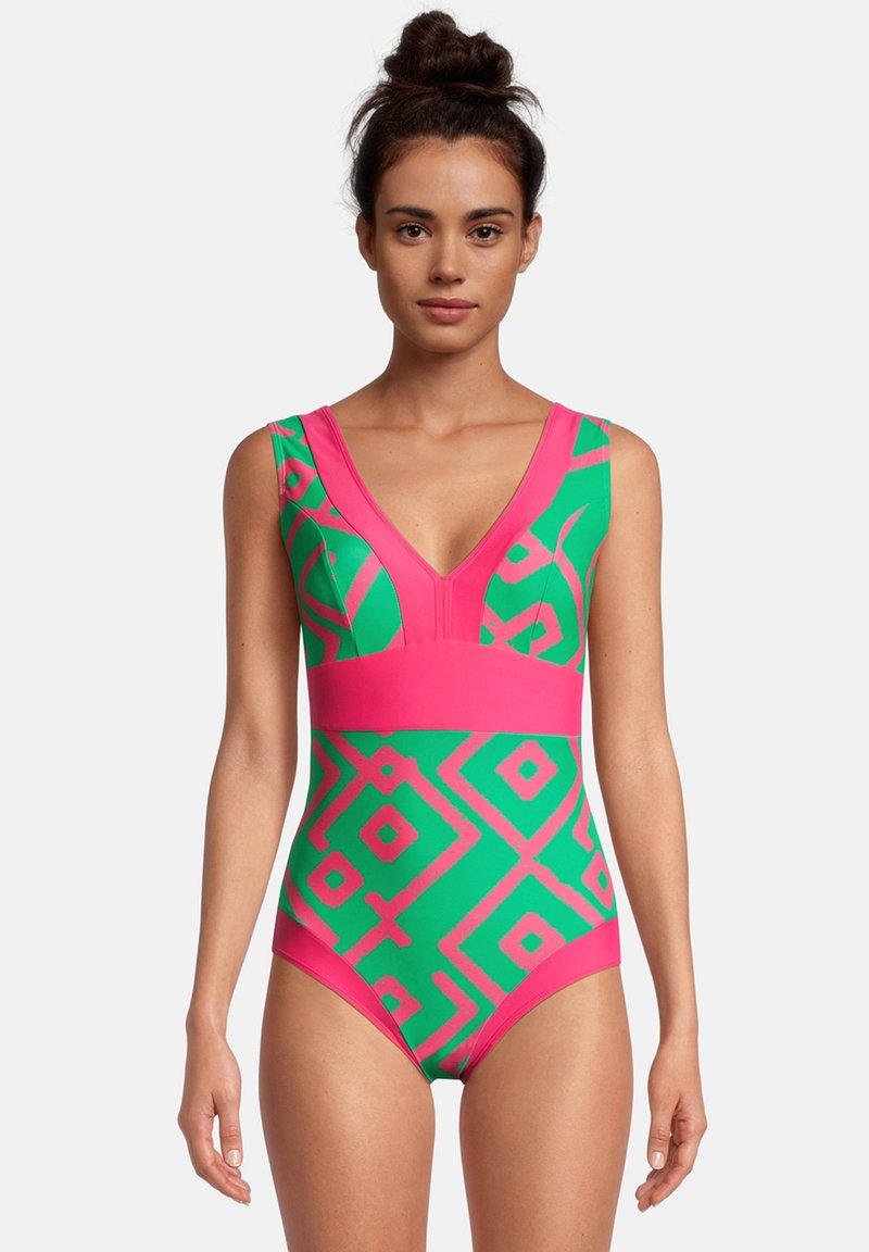Maillot de bain une pièce multicolore avec un motif géométrique rose sur fond vert, dotée d'un décolleté en V profond et de larges bretelles.