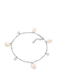 Sølv kædearmbånd med cowrie-skal og runde metal accenter, der fremhæver et delikat design og varierende teksturer.