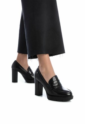 XTI Zapatos sin cordones - black
