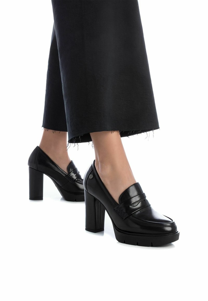 XTI Zapatos sin cordones - black