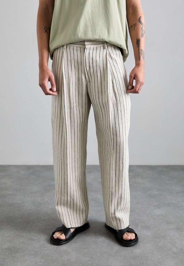 KAY  - Trousers - oat