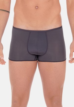 Boxer-chaussettes noires en tissu lisse et extensible, avec une couture à l'avant et une ceinture renforcée pour un soutien et un confort supplémentaires.