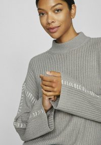 VILA Pulover - light grey melange
