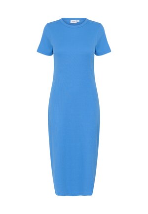 Sinine, sobiv t-särgidress. Lühikesed varrukad ja ümmargune kaelus. Sile tekstuur, kerge kangas, midi-pikkus ja lihtne disain.