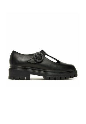 Zapato Mary Jane de cuero negro con suela gruesa con tacos y una hebilla redonda decorativa en la correa superior.