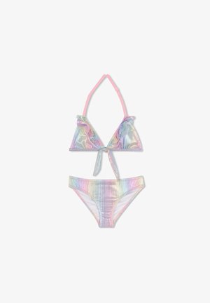 Conjunto de bikini con material holográfico en colores pastel, con detalles fruncidos en la parte superior y un lazo en la parte delantera.