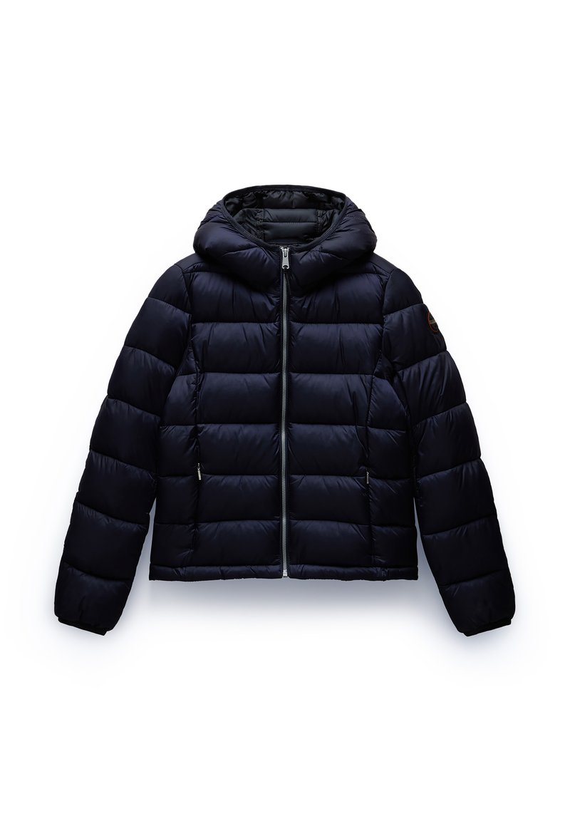 Doudoune bleu marine foncé avec capuche, design matelassé, fermeture éclair à l'avant et deux poches latérales. Matière extérieure lisse et brillante.