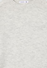 Jasnoszary sweter dziany z okrągłym dekoltem. Miękka tekstura, jednolity wzór oraz metka z rozmiarem 'S' od marki Terranova.